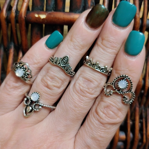 Jewelry - 💛 LAST SET! 5-pc Princess Midi Ring Set